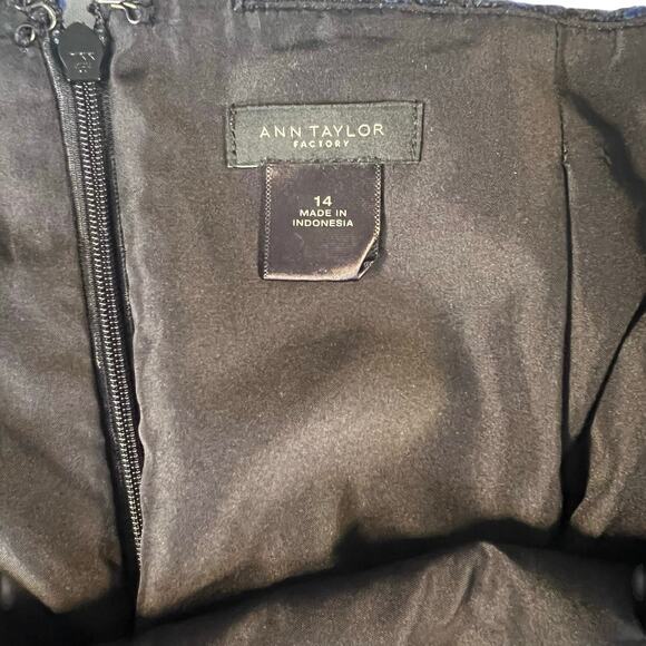 Ann Taylor Tweed Pencil Skirt Black Blue Cream Striped Size 14 - Picture 2 of 8